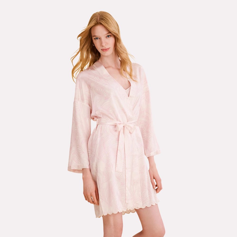Ciara Mantel in rosa