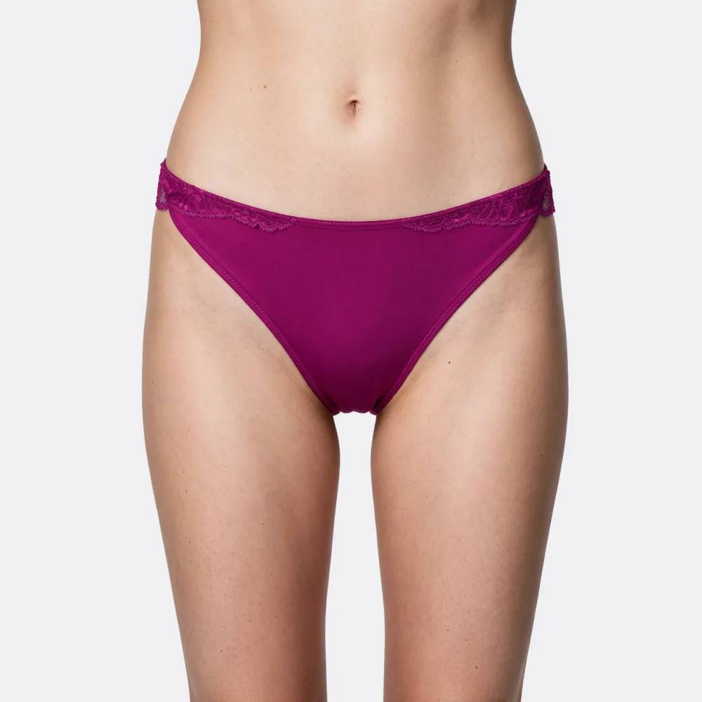 Cara Slip in rot