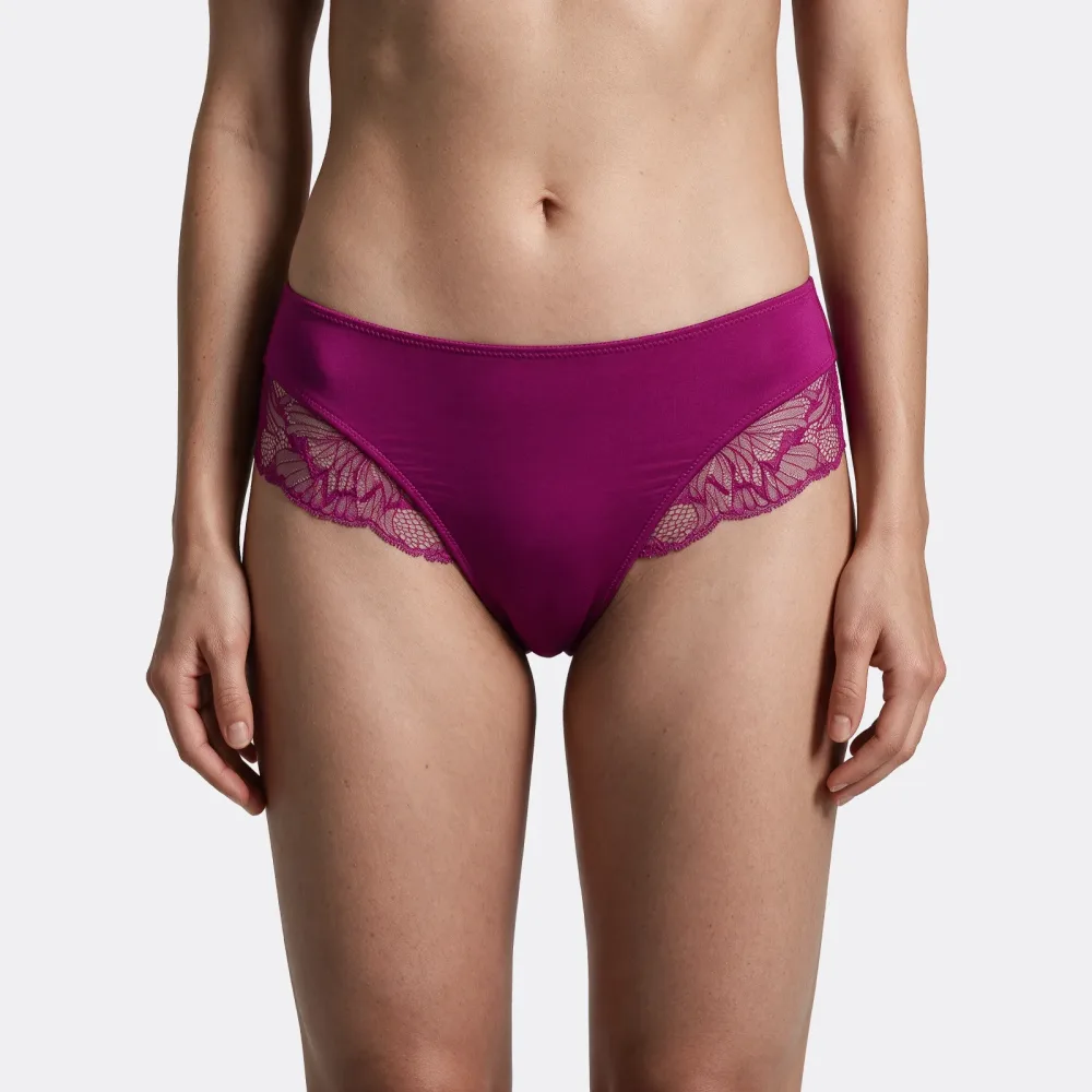 Cara Slip in rot