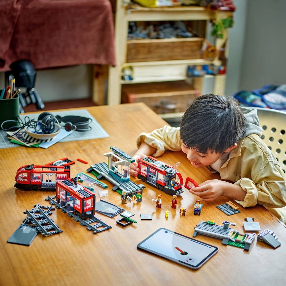 Lego City Lego® City 60423 Strassenbahn mit Haltestelle