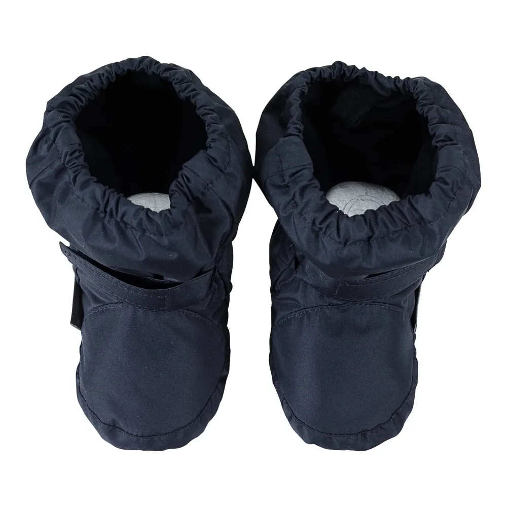 Winterschuhe mit Klettverschluss und Kordelstopper
