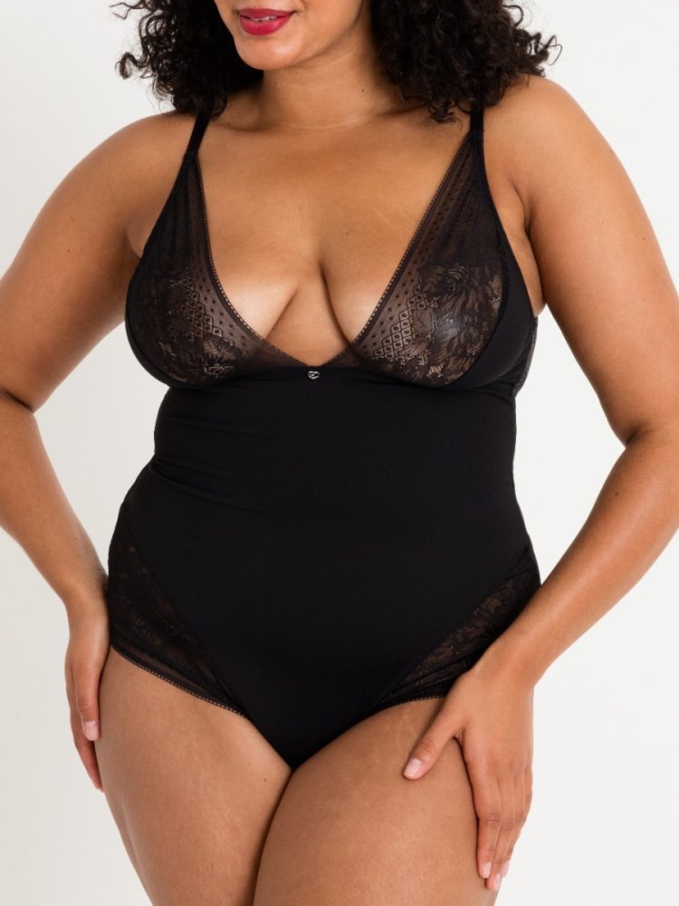 Lovehoney Plus Size Hourglass Black Smoothing Sleeveless Crotchless Body (Black 3X / 4X), Schwarz - 3X / 4X - Amorana