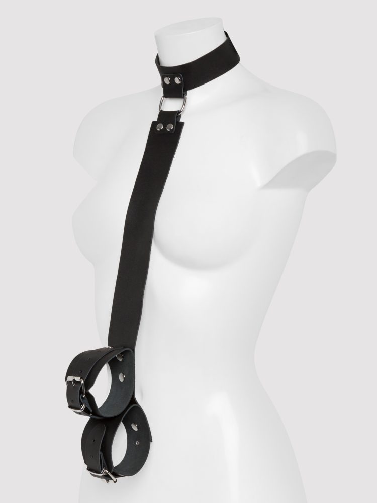 DOMINIX Deluxe Lederhalsband und Handfesseln Harness