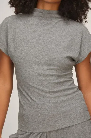 Hunkemöller Top mit kurzarm und Ripp?Mockneck Grau