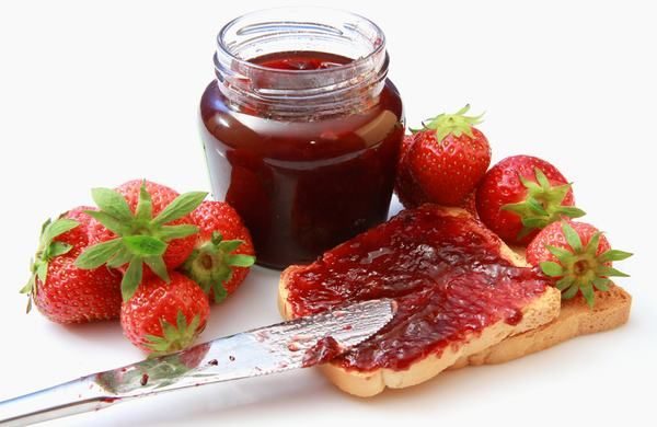 Konfitüren aus Erdbeeren