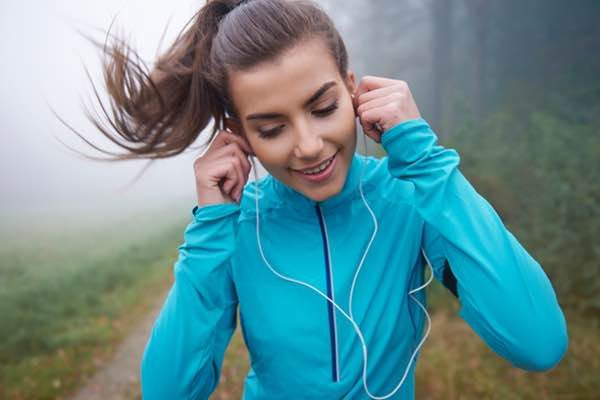 Sportkopfhörer, kabelgebunden / mit Bluetooth