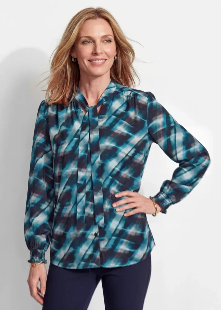 Bluse aus reiner Viskose mit Smokdetails - smaragd / gemustert - Gr. 23 von Goldner Fashion