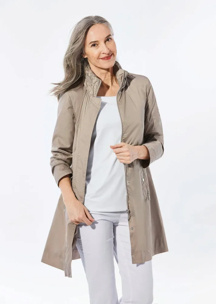 Super leichte Longjacke mit versteckter Kapuze - beige - Gr. 22 von Goldner Fashion