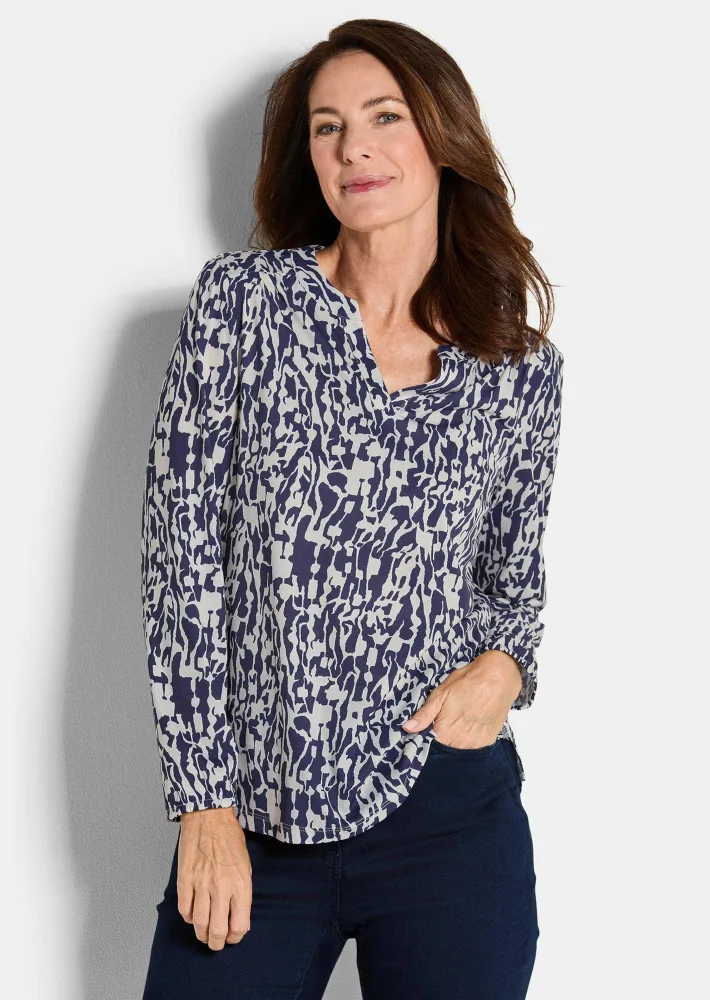 Blusenshirt in femininer Form - blau / gemustert - Gr. 40 von Goldner Fashion