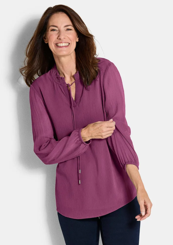 Chiffonbluse mit femininem Ausschnitt - beere - Gr. 20 von Goldner Fashion