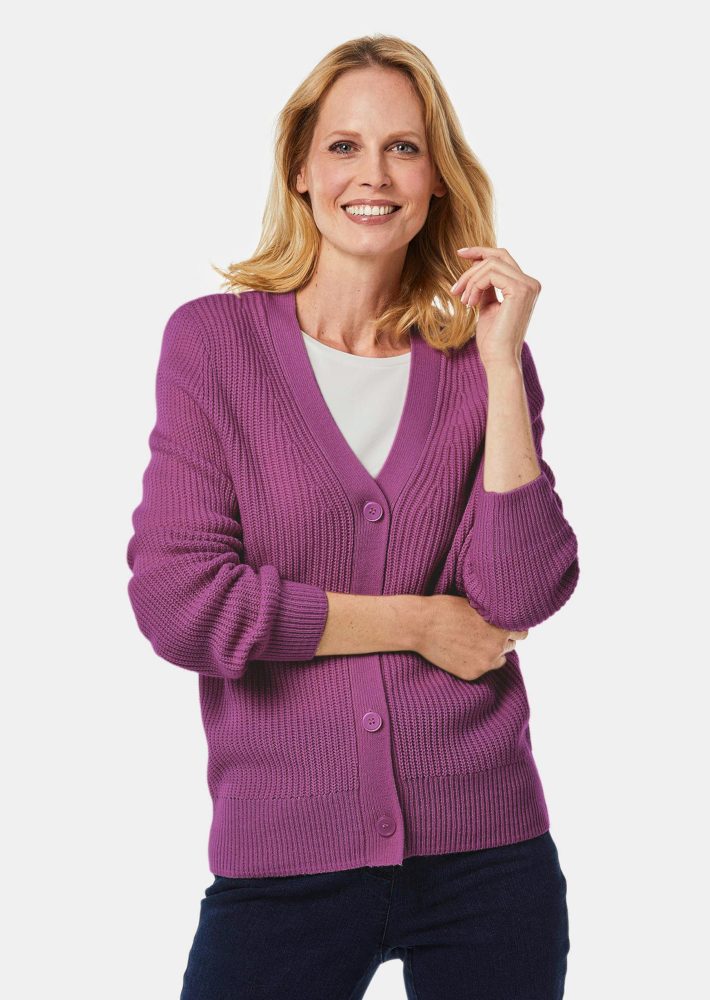 Pflegeleichte Strickjacke in hochwertiger Rippenstruktur - beere - Gr. 20 von Goldner Fashion