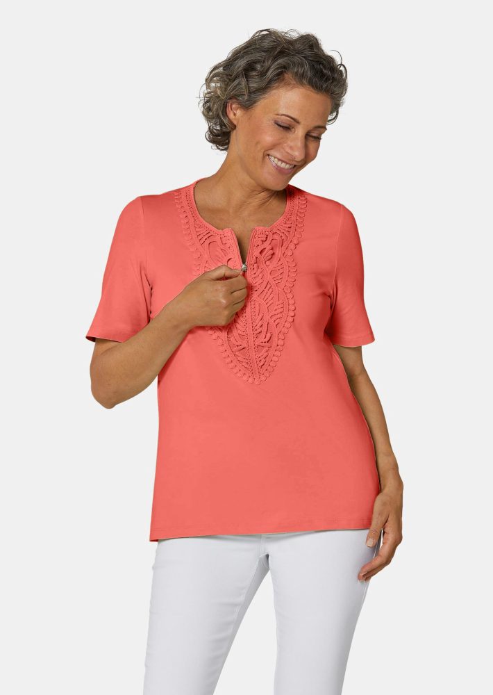Rundhalsshirt mit Häkelspitze - koralle - Gr. 22 von Goldner Fashion