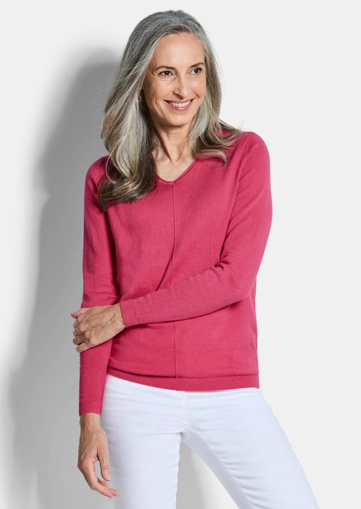 Pullover mit V-Ausschnitt aus COTTAMIRA - koralle - Gr. 19 von Goldner Fashion
