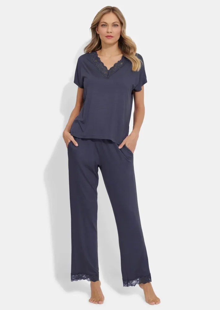Pyjama mit feiner Spitzenborte - lila / blau - Gr. 19 von Goldner Fashion