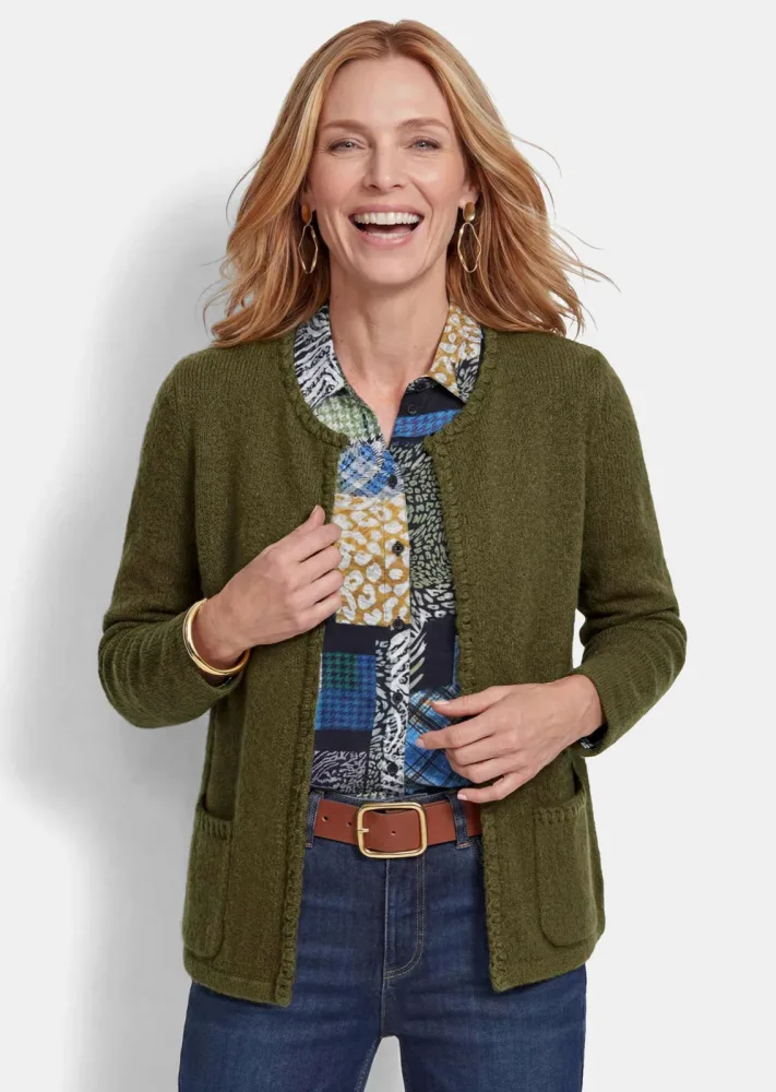 Flauschige Strickjacke mit dekorativen Kanten - khaki - Gr. 25 von Goldner Fashion