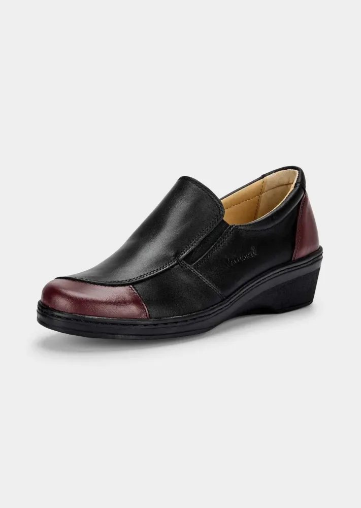Slipper aus Leder mit Elastikeinsätzen - schwarz / bordeaux - Gr. 36 von Goldner Fashion