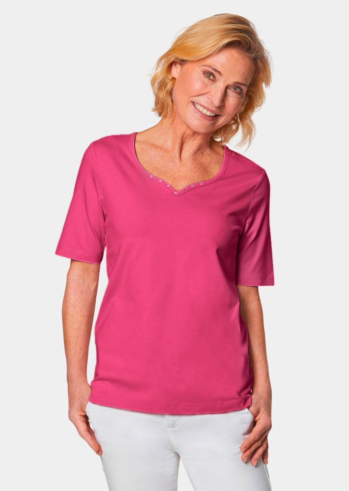 T-Shirt mit charmantem Ausschnitt und Schmucksteinchen - pink - Gr. 19 von Goldner Fashion