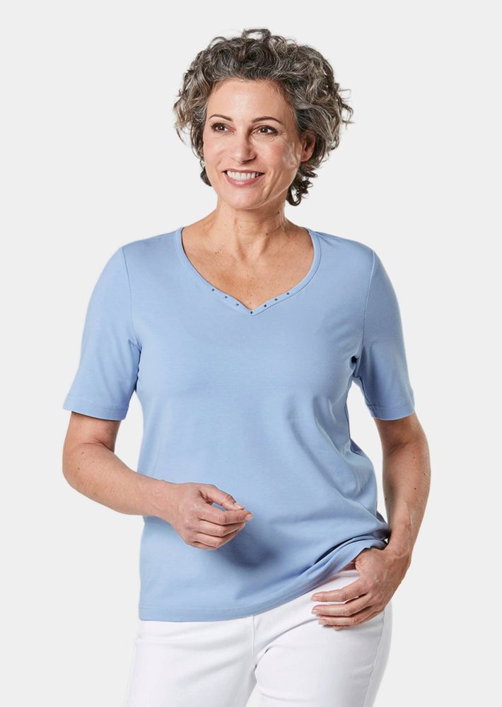 T-Shirt mit charmantem Ausschnitt und Schmucksteinchen - hellblau - Gr. 40 von Goldner Fashion