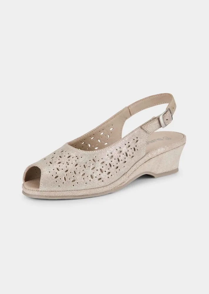 Sandalen aus perforiertem Leder - stein / metallic - Gr. 42 von Goldner Fashion