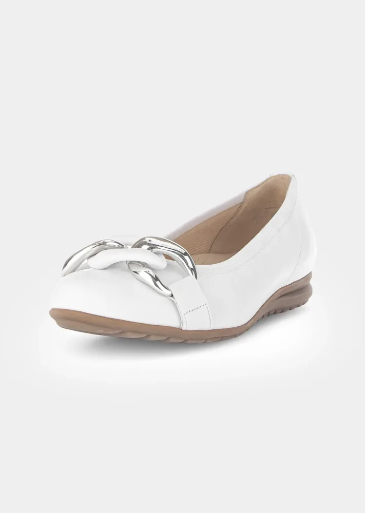 Ballerina aus Leder mit Schmuckkette - weiss - Gr. 6 von Goldner Fashion