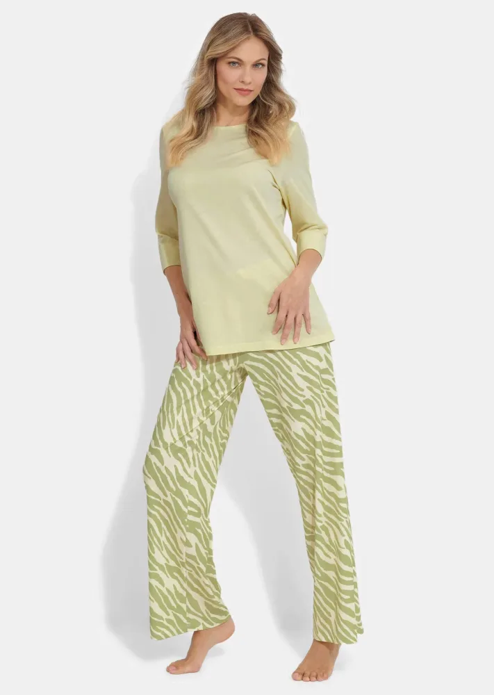 Pyjama mit dezentem Animal Print - cremeweiss / grün / gemustert - Gr. 42 von Goldner Fashion