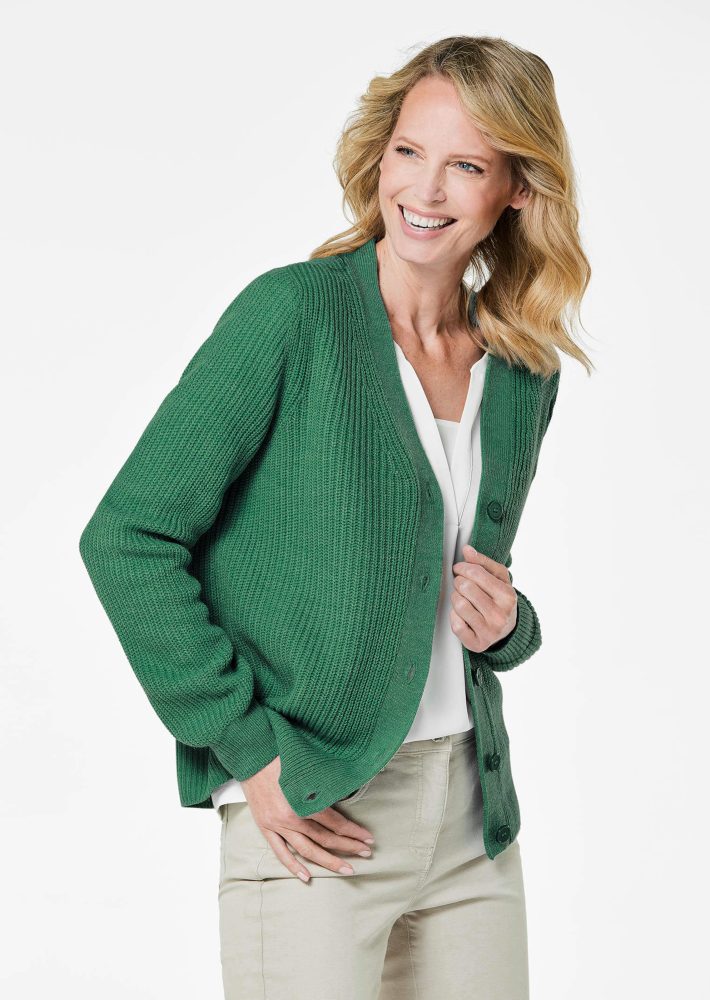 Pflegeleichte Strickjacke in hochwertiger Rippenstruktur - grün - Gr. 20 von Goldner Fashion