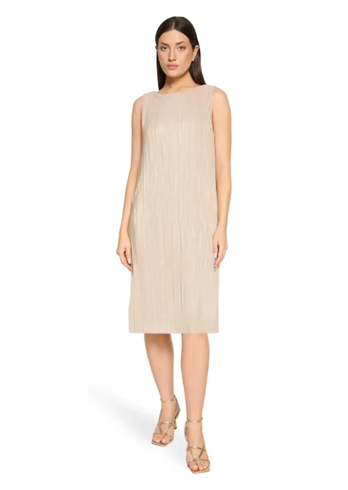 Goldschimmerndes Plisseekleid ohne Ärmel - beige - Gr. 44 von Goldner Fashion