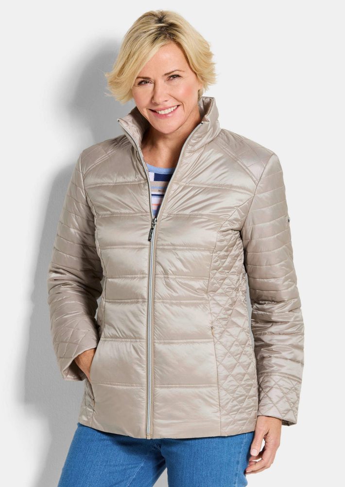Steppjacke mit Reissverschlusstaschen - taupe - Gr. 20 von Goldner Fashion