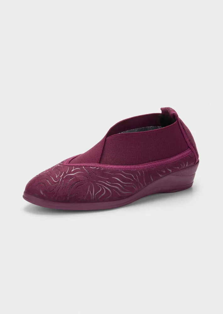 Hausschuhe mit Gummizug und Soft-Touch - bordeaux - Gr. 37 von Goldner Fashion