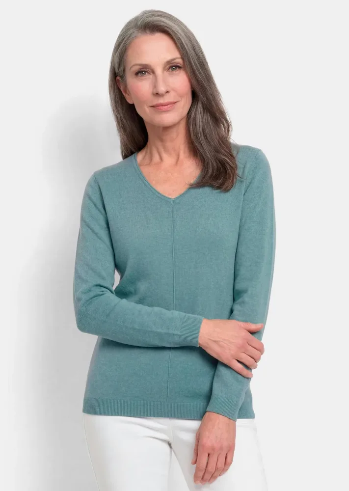 Pullover mit V-Ausschnitt aus COTTAMIRA - graugrün - Gr. 22 von Goldner Fashion