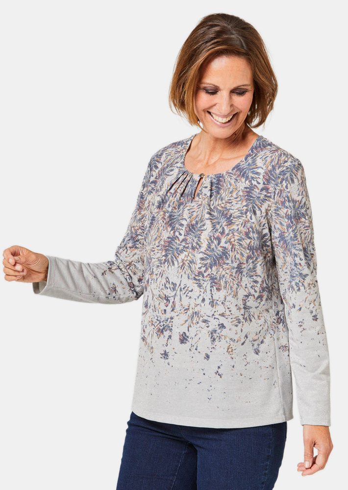 Schönes Druckshirt mit aufwändigem Ausschnitt - flieder / gemustert - Gr. 22 von Goldner Fashion