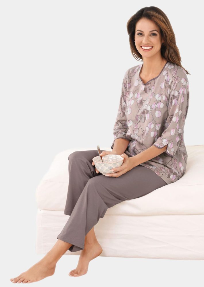 Pyjama mit 3/4-Arm - taupe / flieder / gemustert - Gr. 24/25 von Goldner Fashion
