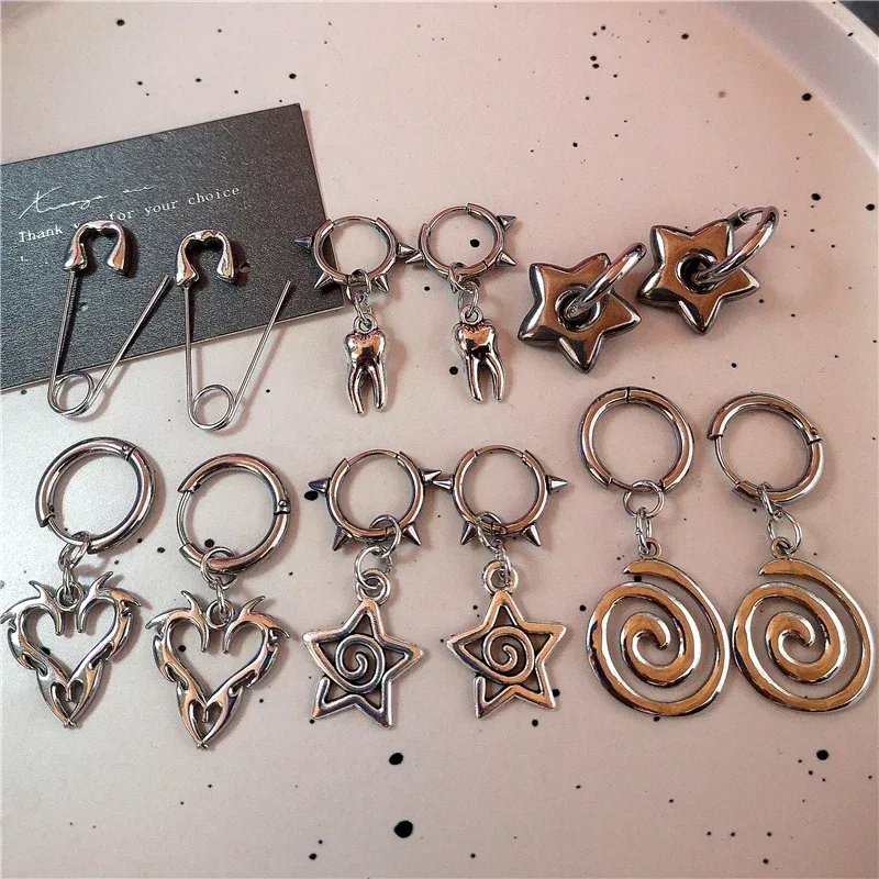 Y2K Punk Sicherheitsnadel Zahn-Stern-Herz-Spiral-Charm Creolen-Set Silberfarbene Ohrringe für Frauen E-Girl Grunge Ästhetik