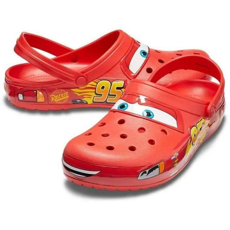 Lightning McQueen Lochschuhe Anime Cartoon Druck Kawaii Sommer Reise Joker Tragbare Strandautos Sandalen Hausschuhe Urlaubsgeschenk