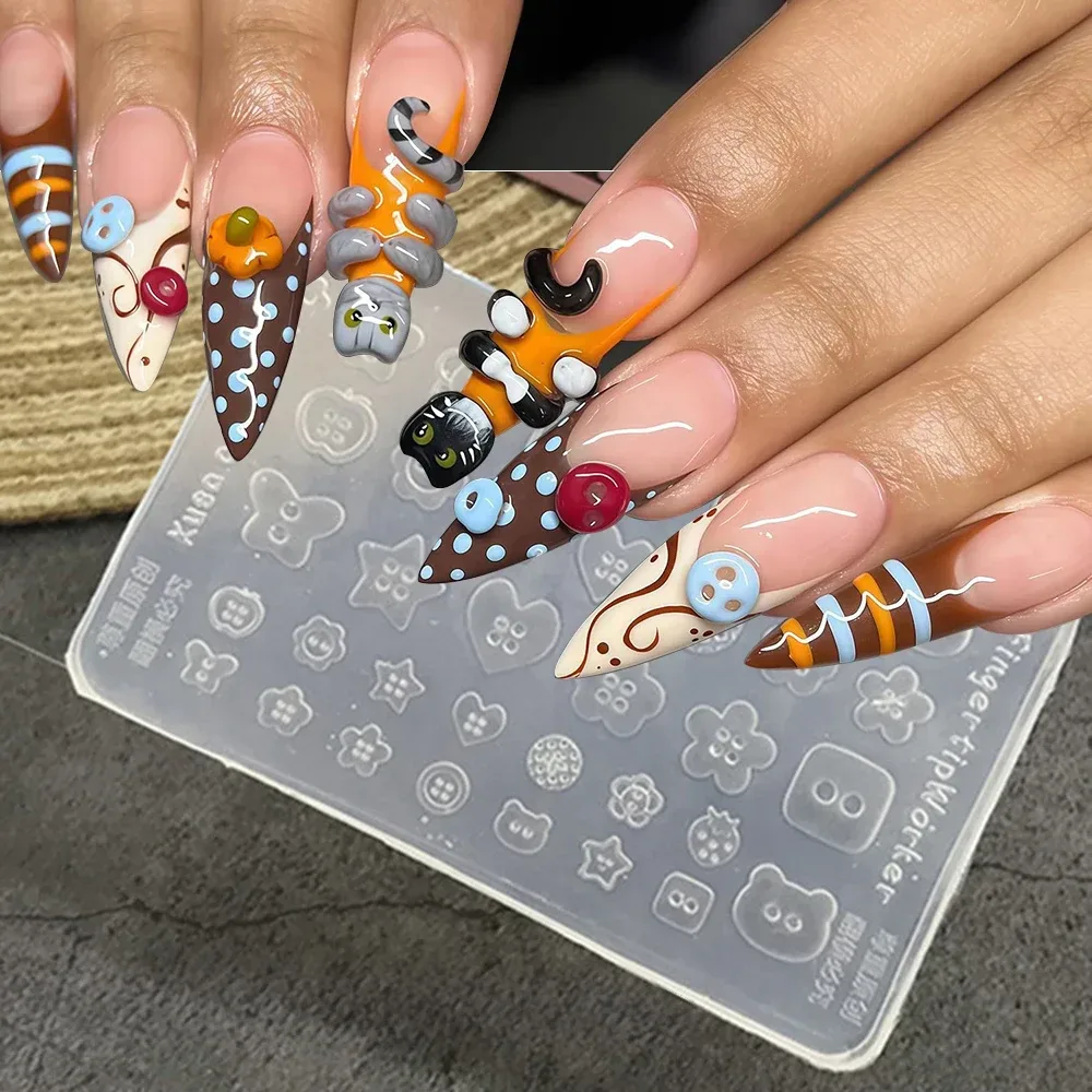 3D-Knöpfe Nagelkunst-Form Silikon Niedliche Nagel-Charms Werkzeug Frauen DIY Maniküre Mehrere Formen Knopf Kleine Modelle Harz-Schnallen Zubehör