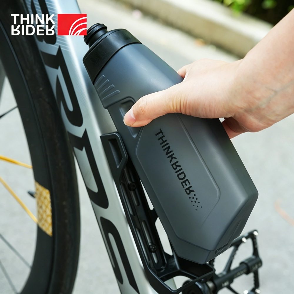 ThinkRider Fahrrad 650ml Aerodynamische Wasserflasche mit Halterung Set Fahrrad-Trinkflasche MTB Rennrad Rahmen Unterrohr Trinkflasche