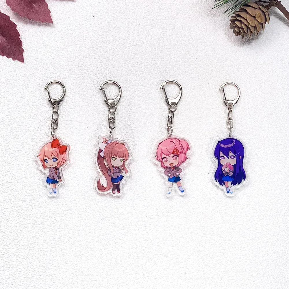 1/4 Stück Spielfiguren Doki Doki Literature Club Schlüsselanhänger Zubehör Acryl-Anhänger für Tasche Schlüsselhalter Rucksack Dekoration