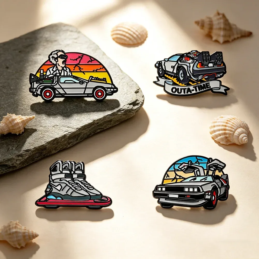 4-teiliges Set ?Zurück in die Zukunft? Emaille-Pins ? DeLorean DMC-12 Cartoon-Anime-Broschen ? Klassisches Film-Fan-Geschenk ? Schmuckkollektion
