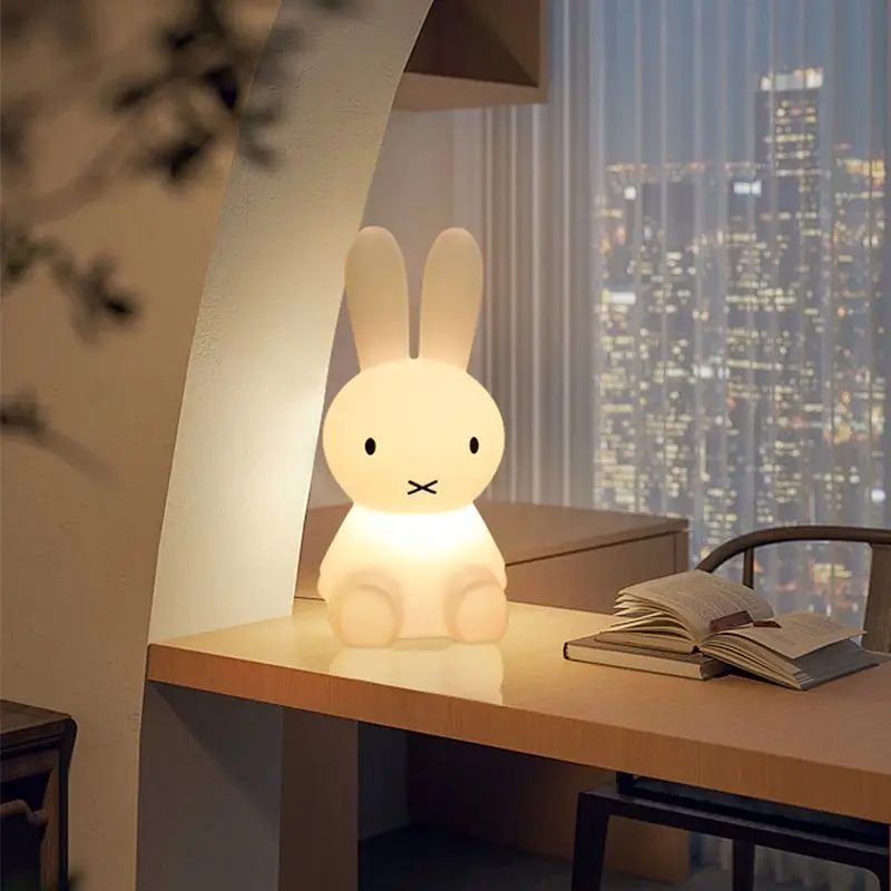 28CM Miffy Kawaii Buntes Ferngesteuertes Schlafzimmer-Ambientelicht Cartoon-Nachtlicht Süßes Geschenkspielzeug