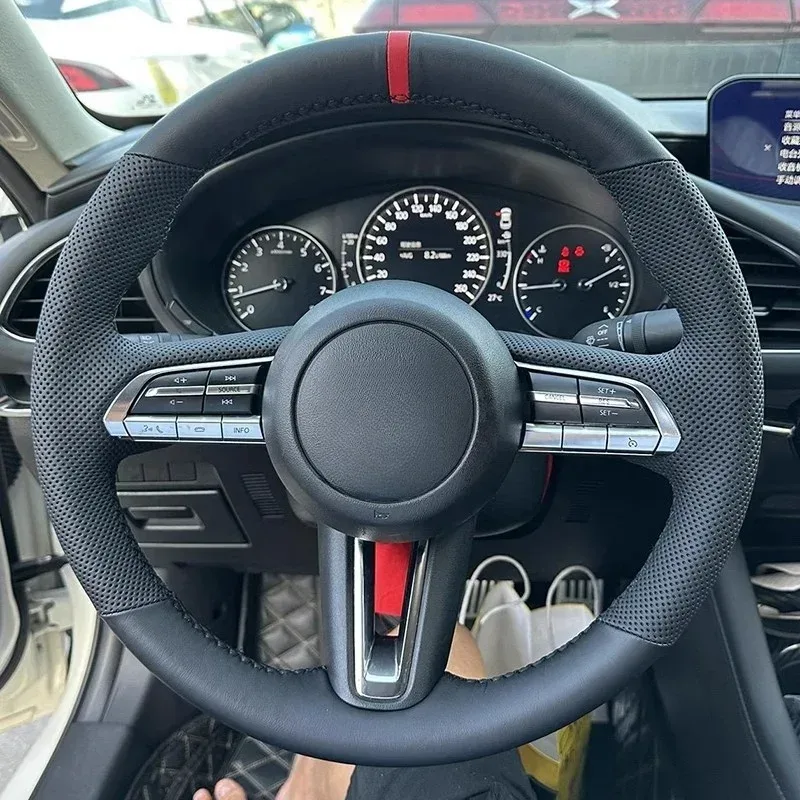 Passen Sie die Handnähen-Autolenkradabdeckung aus Mikrofaser-Leder für Mazda CX-30 CX30 Mazda 3 Axela Autozubehör an