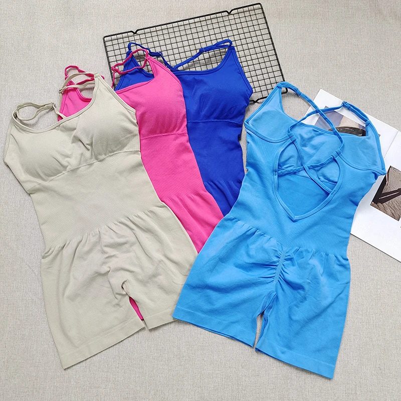 Sexy nahtloser pfirsichfarbener Hüft-Yoga-Overall ? schnell trocknender, dehnbarer Strickstoff, abnehmbare Polster, gestreiftes Design, schmale Passform für Frauen
