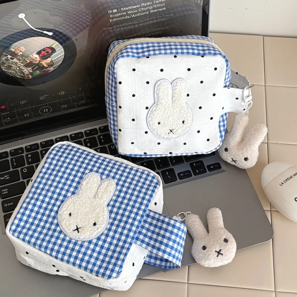 Niedliche Miffy Rabbit Menstruationstasche, tragbare, kompakte Make-up-Tasche, kleine Aufbewahrungstasche für Reisen und Ausflüge, Tasche für verschiedene Zwecke