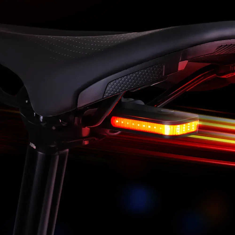 RAVEMEN CL01 Fahrradlicht, Fahrrad-LED-Rücklicht, USB wiederaufladbar, automatischer Ein-Aus-Bremssensor, stromlinienförmiges Design, Seitensichtbarkeit