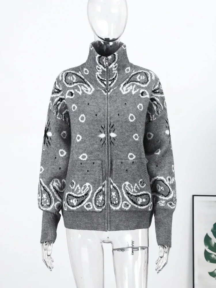 Lässige Jacquard-Strickjacke für Damen, lockerer Stehkragen, Reißverschlusstaschen, Allgleiches, weiblicher Pullover, 2026, Frühling, dicke warme Strickwaren