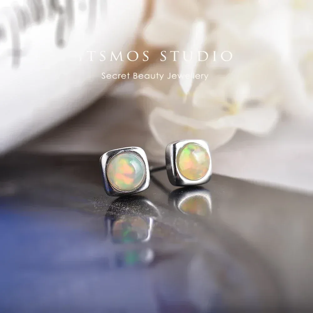 ITSMOS Kostbare Opal-Ohrringe, Silberpfosten, 5 mm Opalwürfel, natürliche Edelstein-Ohrstecker, quadratische Piercing-Ohrringe für Frauen, Geschenk