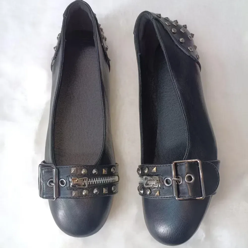 Flache Damenschuhe 2026 Frühling Neu: Flache Loafer mit Nieten aus Leder für Damen