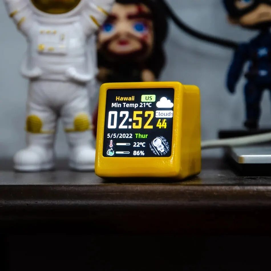 GeekMagic Super Coole Mini WLAN Desktop Wetter-Digitaluhr mit IPS LCD-Bildschirm Gadget zur Dekoration