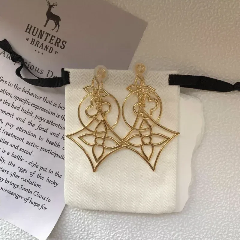 18K Echtgold Geometrischer Tropfen-Ohrhänger mit galvanisierter Silbernadel, hohler Blumen-Diamant-Anhänger, Damenmode, Nischen-High-End-Ohrring