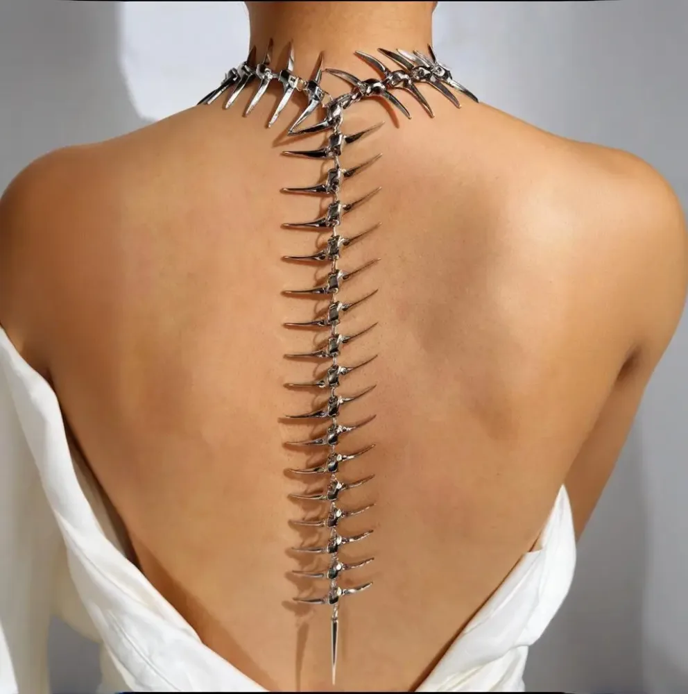 Edgy Niche Hip-Hop Thorn Skeleton Alloy Damen-Halskette, perfekt für Urlaubspartys, Alltagskleidung, Street-Style-Outfits, NEU