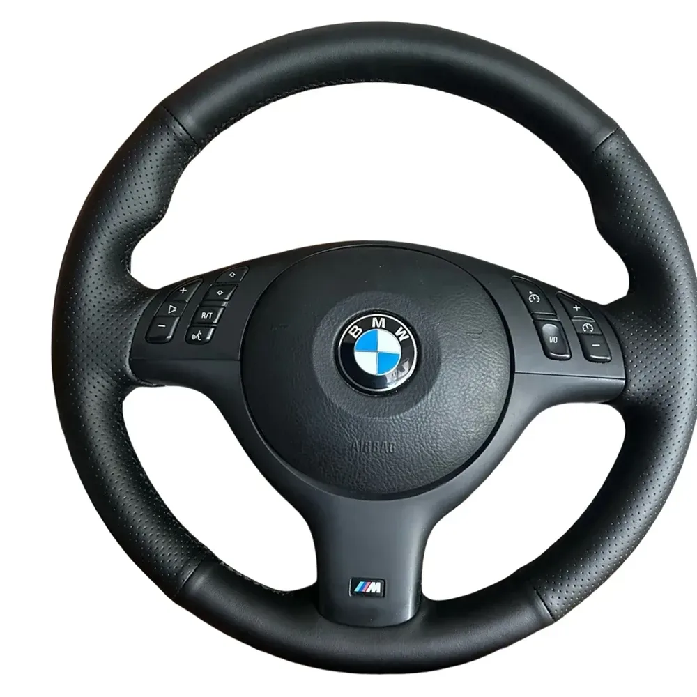 Kundenspezifische handgenähte Mikrofaser-Leder-Lenkradabdeckung für BMW E46 E39 330i 540i 525i 530i 330Ci M3 2001?2014
